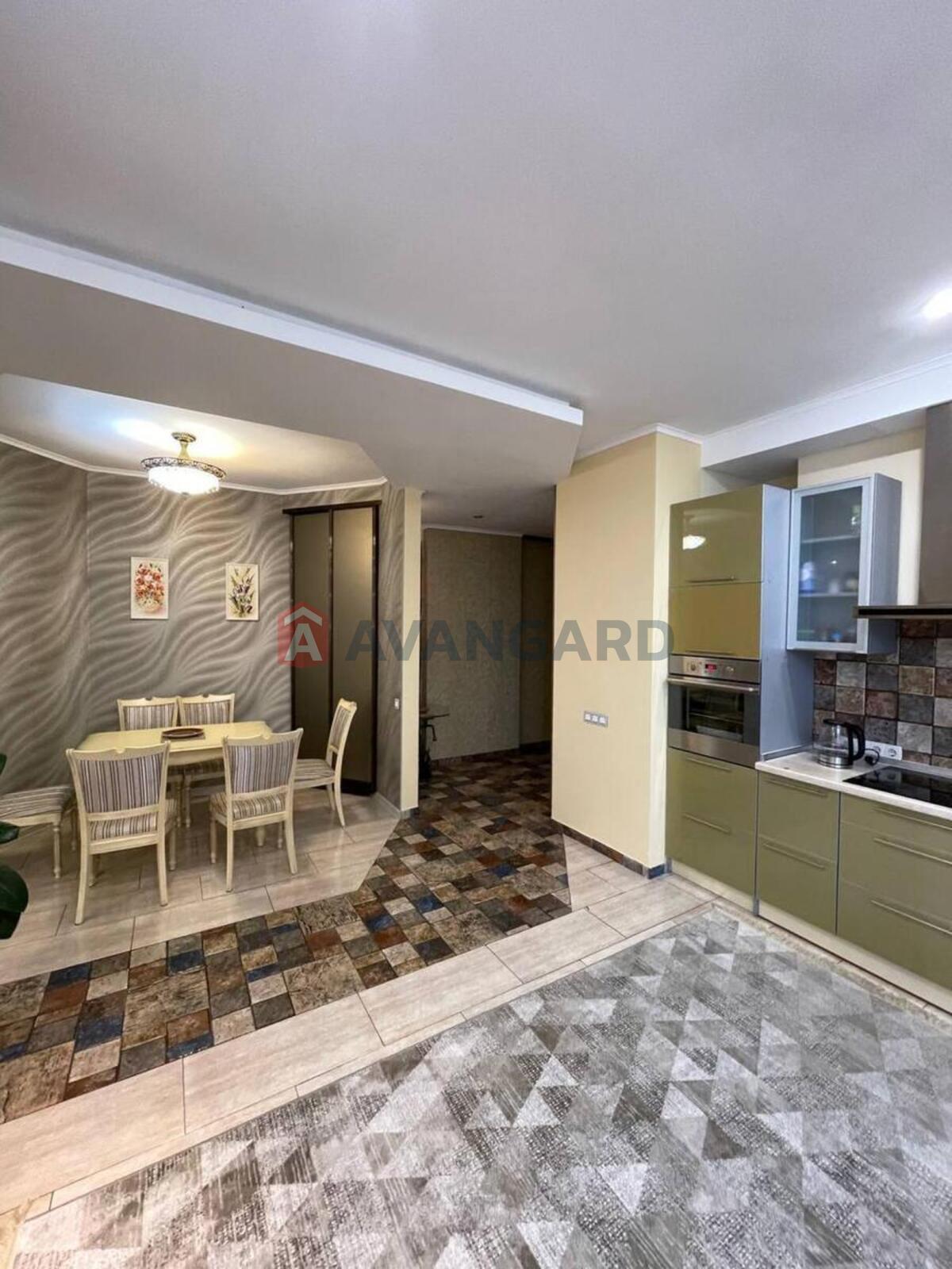 3 ��. ��������, 122/50/17 ��. �., 14/25 ������ ���� 7