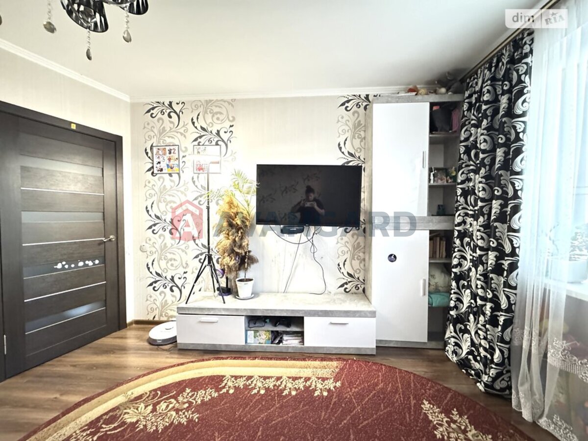 1 ����. ��������, 37/20/8 ��. �., 7/9 ���� ���� 3