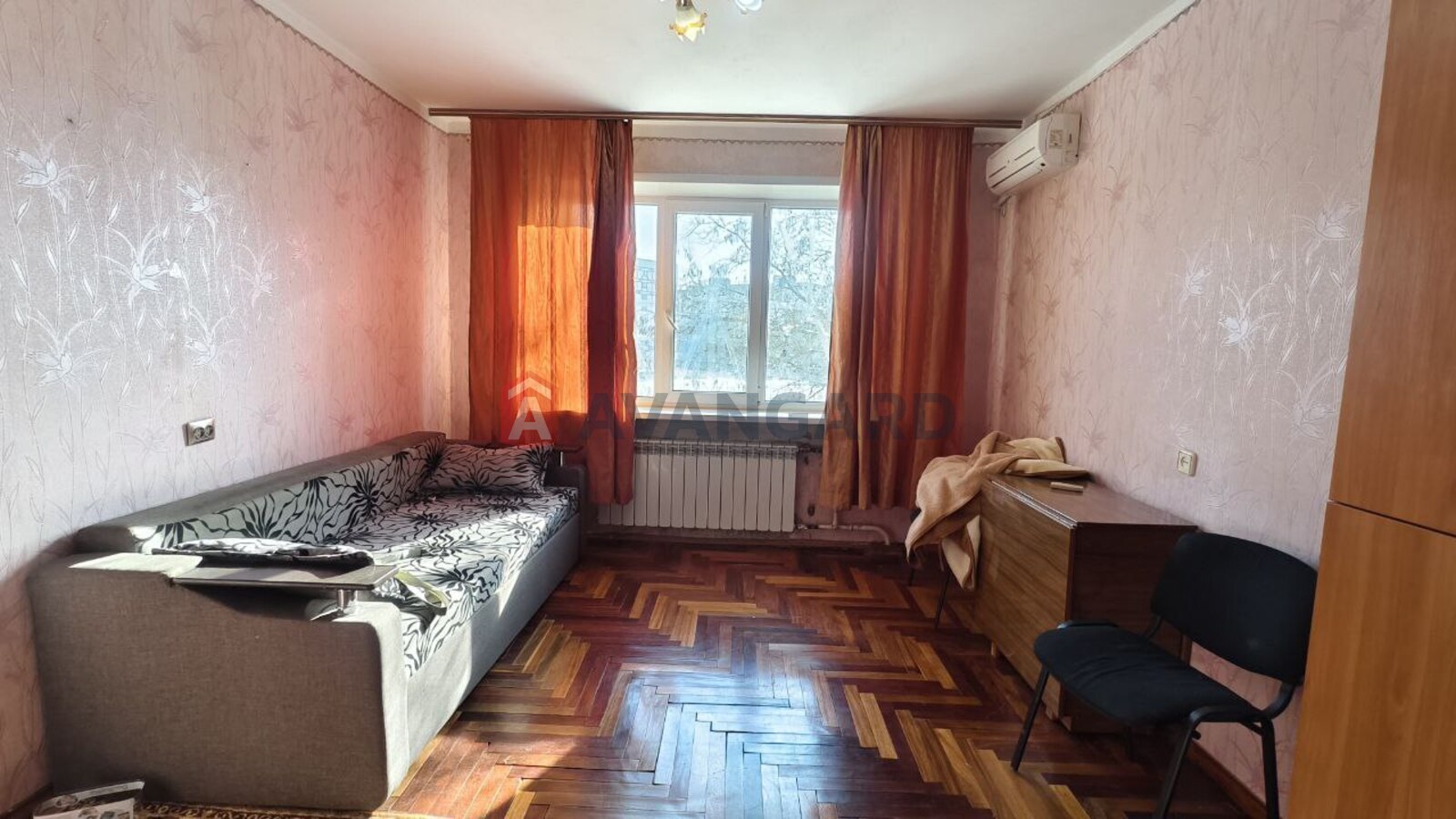 3 ����. ��������, 62/37/9 ��. �., 4/9 ���� ���� 1