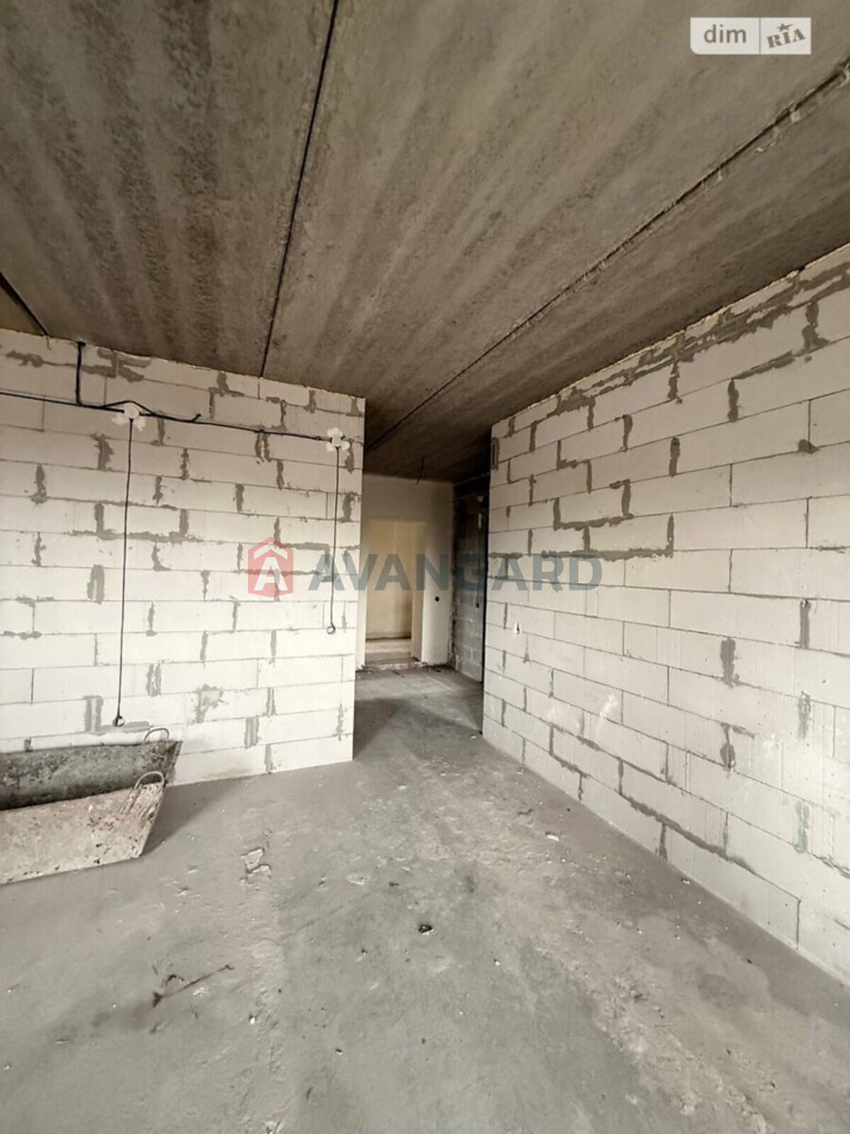 3 ��. ��������, 84/46/11 ��. �., 4/9 ������ ���� 17