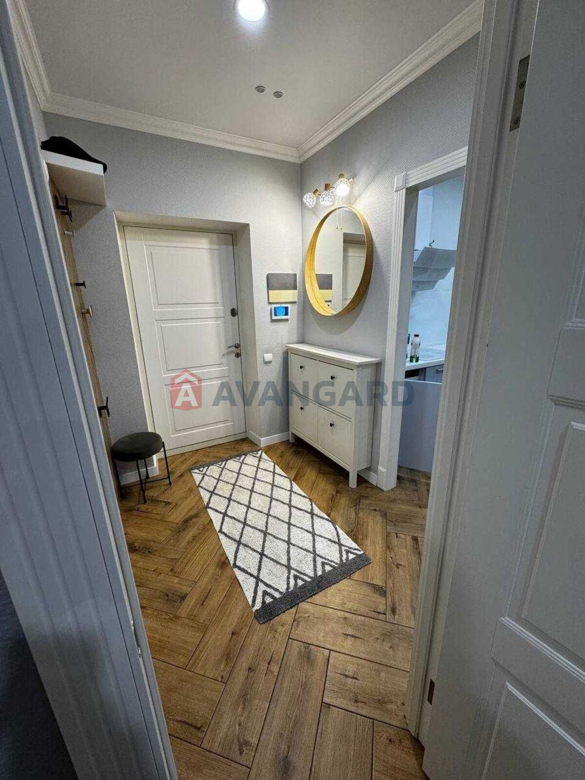 1 ��. ��������, 44/18/16 ��. �., 15/25 ������ ���� 10