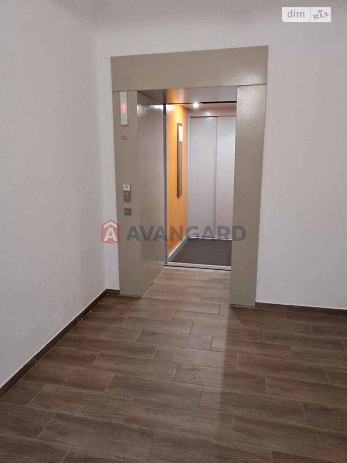 1 ��. ��������, 57/20/23 ��. �., 6/8 ������ ���� 30