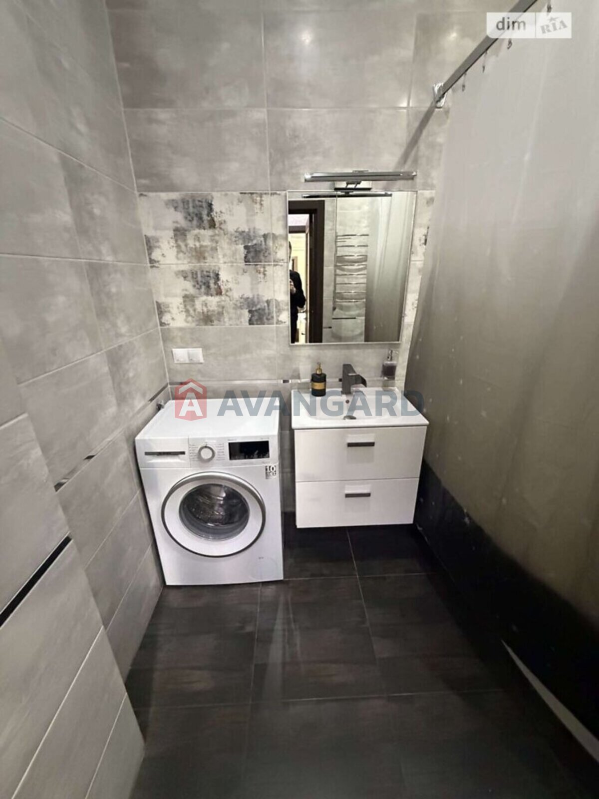 3 ��. ��������, 70/70/- ��. �., 2/5 ������ ���� 17