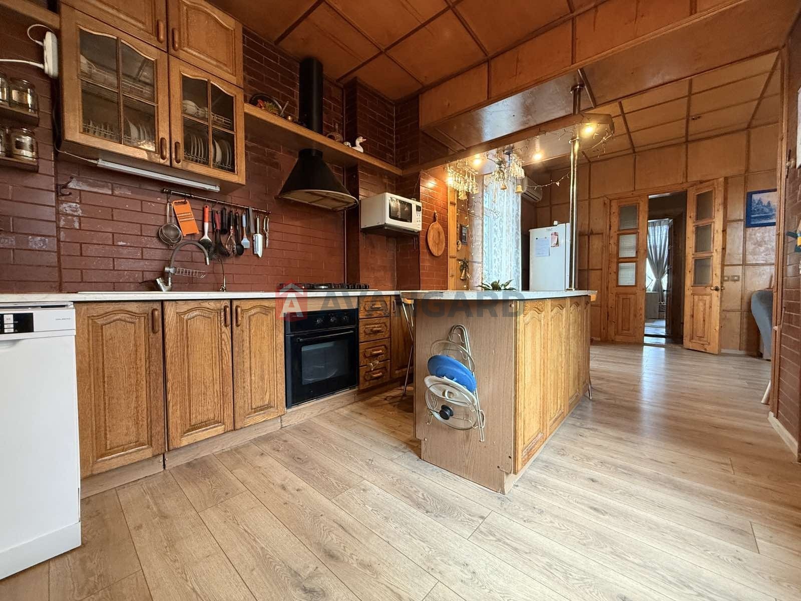 4 ��. ��������, 95/70/20 ��. �., 3/3 ������ ���� 4