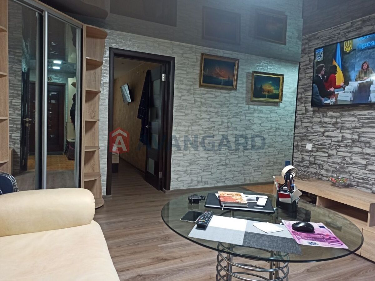 2 ��. ��������, 43/-/25 ��. �., 3/5 ������ ���� 14