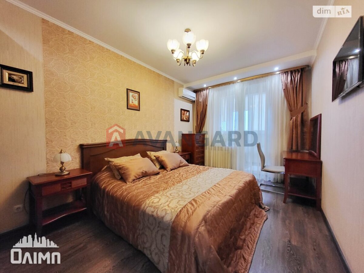 3 ��. ��������, 100/-/- ��. �., 7/9 ������ ���� 7