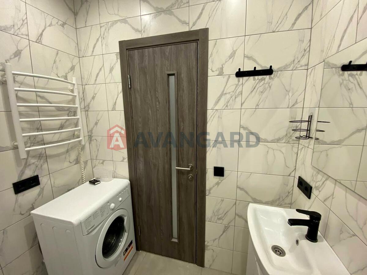 1 ��. ��������, 38.9 / 15.1 / 13.6 ��. �., 3/10 ������ ���� 15