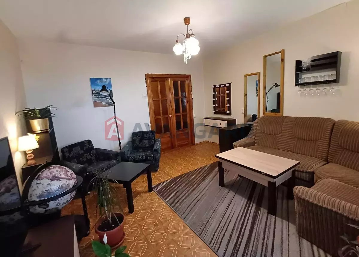 3 ��. ��������, 68/38/9 ��. �., 9/10 ������ ���� 12