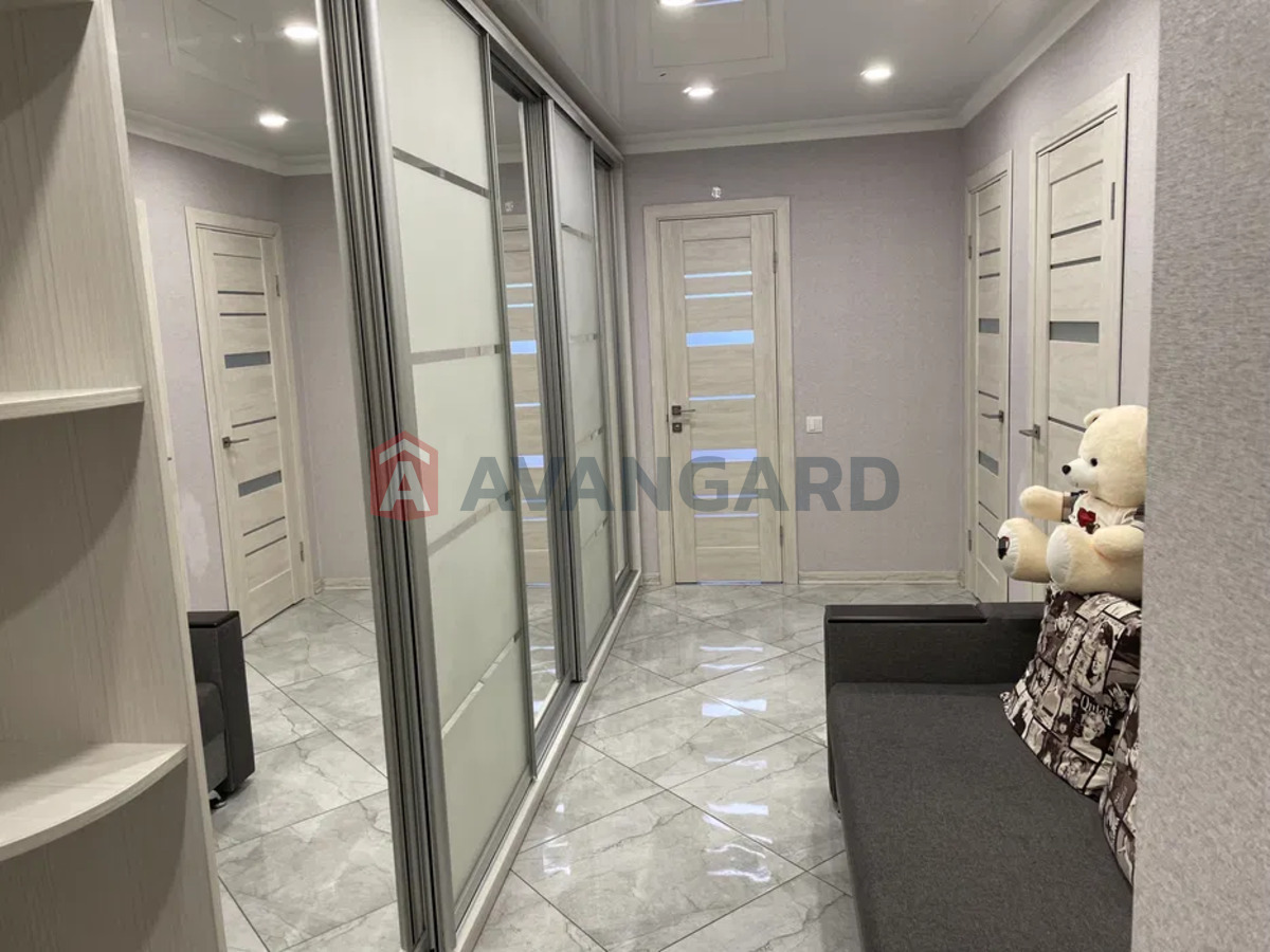 1 ��. ��������, 52/-/18 ��. �., 6/10 ������ ���� 5