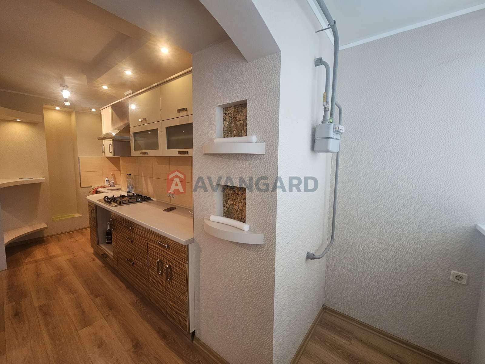 3 ��. ��������, 99/42/34 ��. �., 8/9 ������ ���� 8