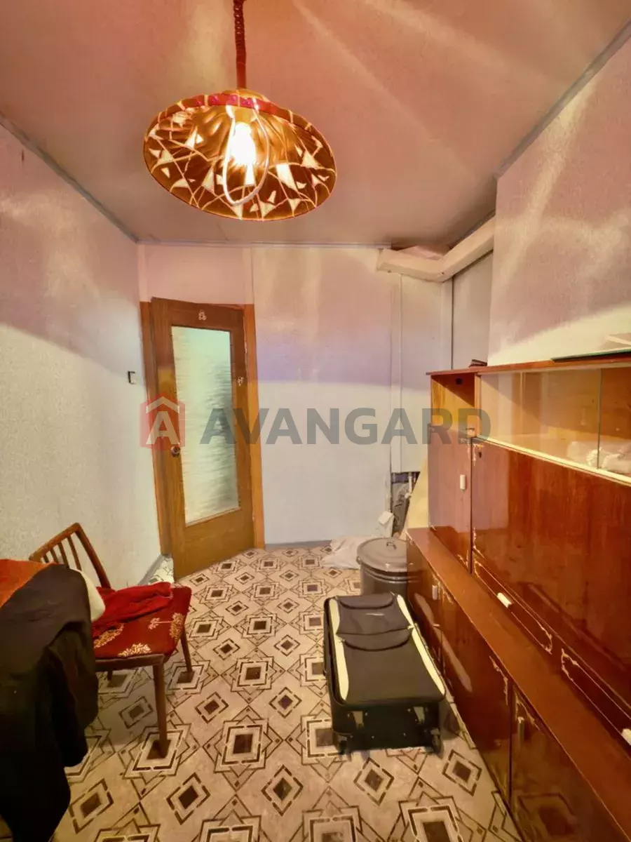 4 ����. ��������, 73/-/8 ��. �., 9/10 ���� ���� 13