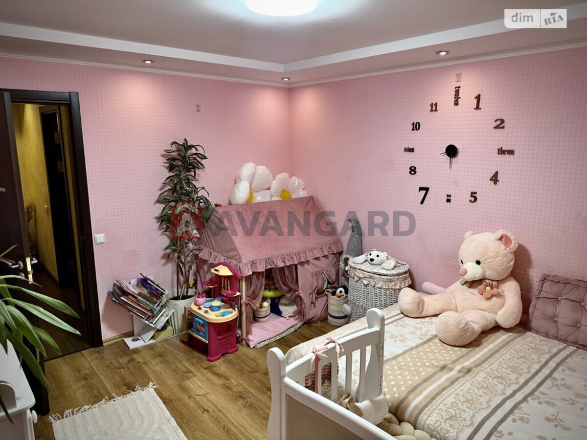 3 ����. ��������, 93/53/35 ��. �., 4/5 ���� ���� 14