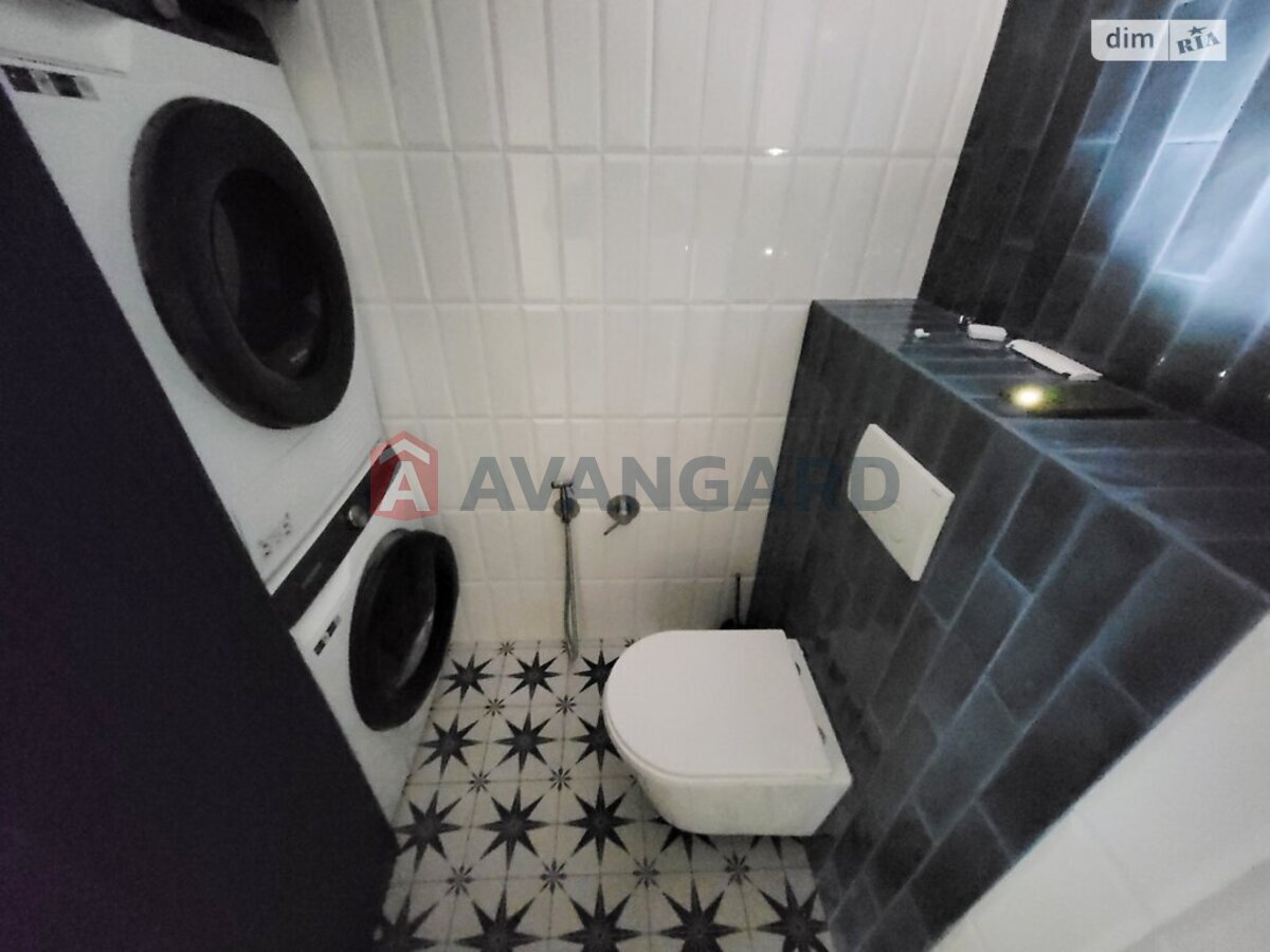 3 ��. ��������, 82/43/12 ��. �., 7/7 ������ ���� 22