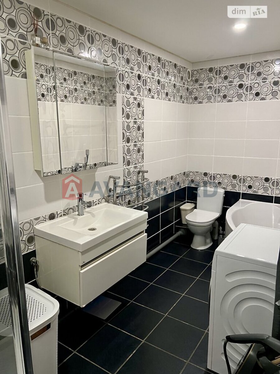 3 ����. ��������, 110/45/18 ��. �., 4/5 ���� ���� 9