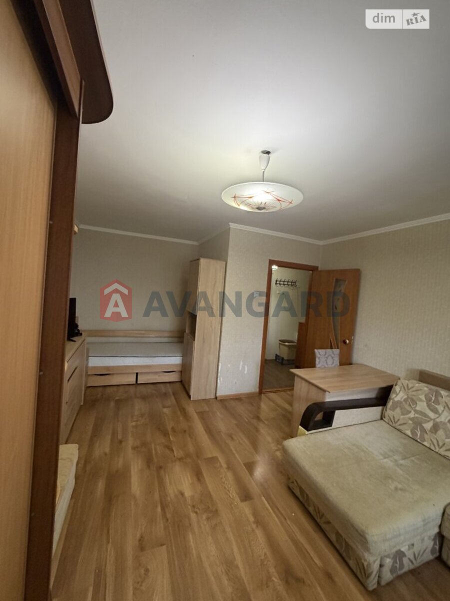 1 ��. ��������, 38/-/7 ��. �., 3/10 ������ ���� 4