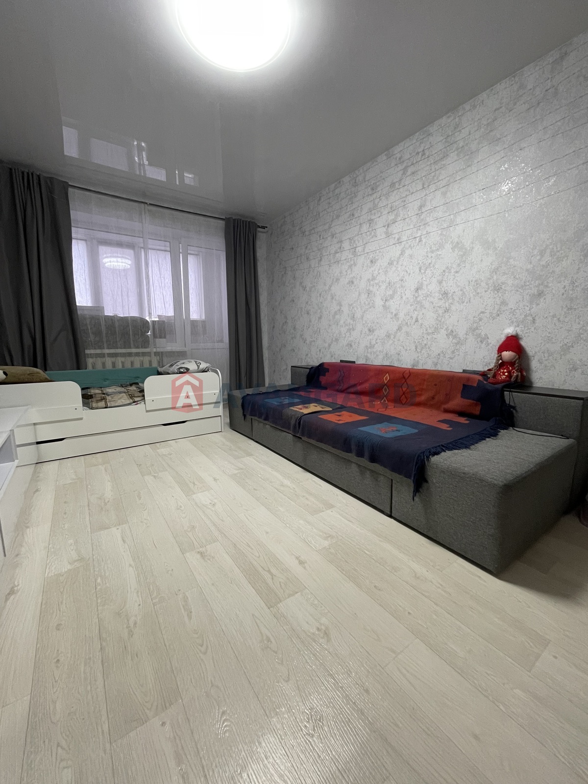 3 ����. ��������, 69.4/39.2/6.6 ��. �., 8/16 ���� ���� 1