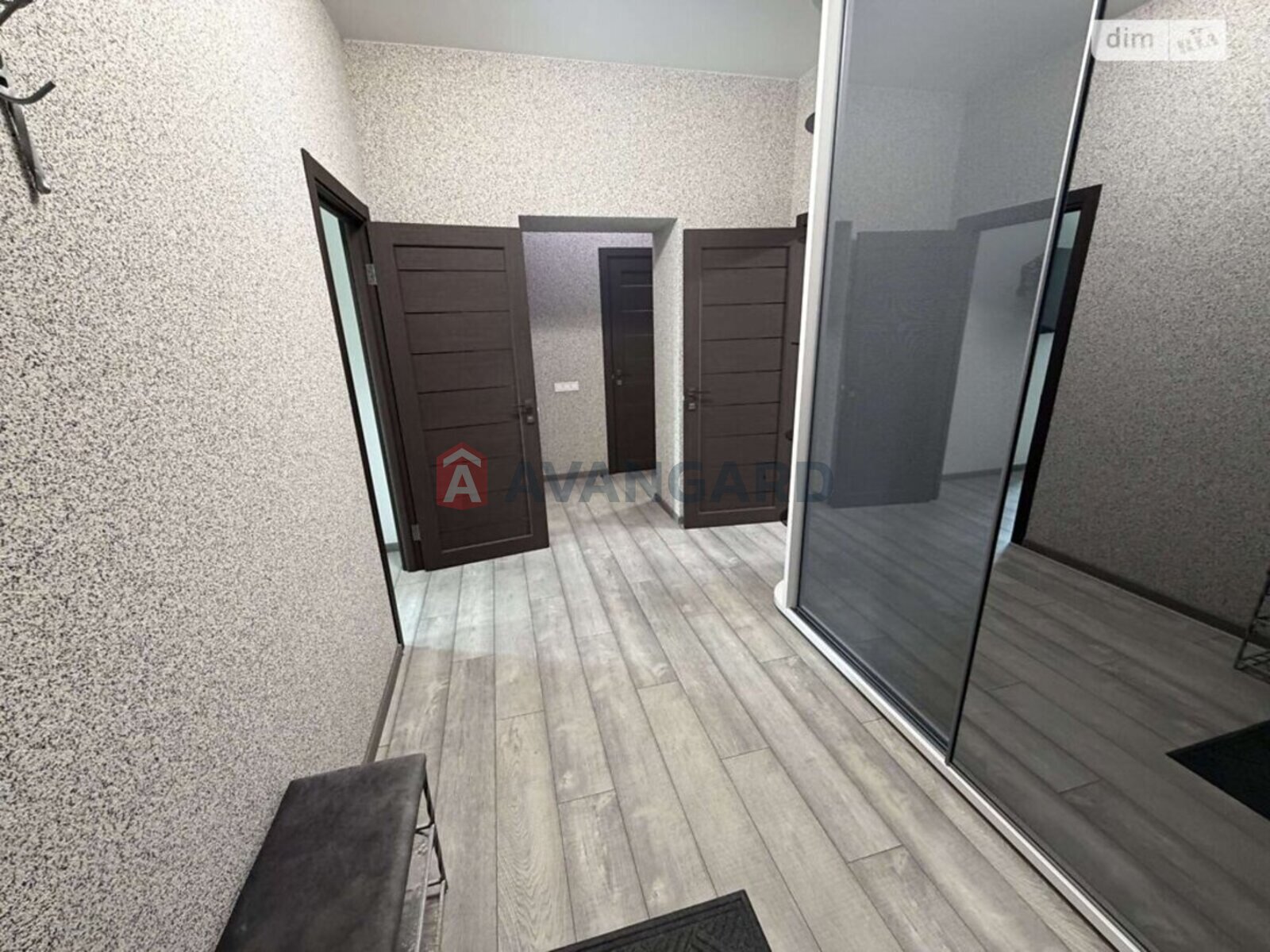 3 ��. ��������, 70/70/- ��. �., 2/5 ������ ���� 8