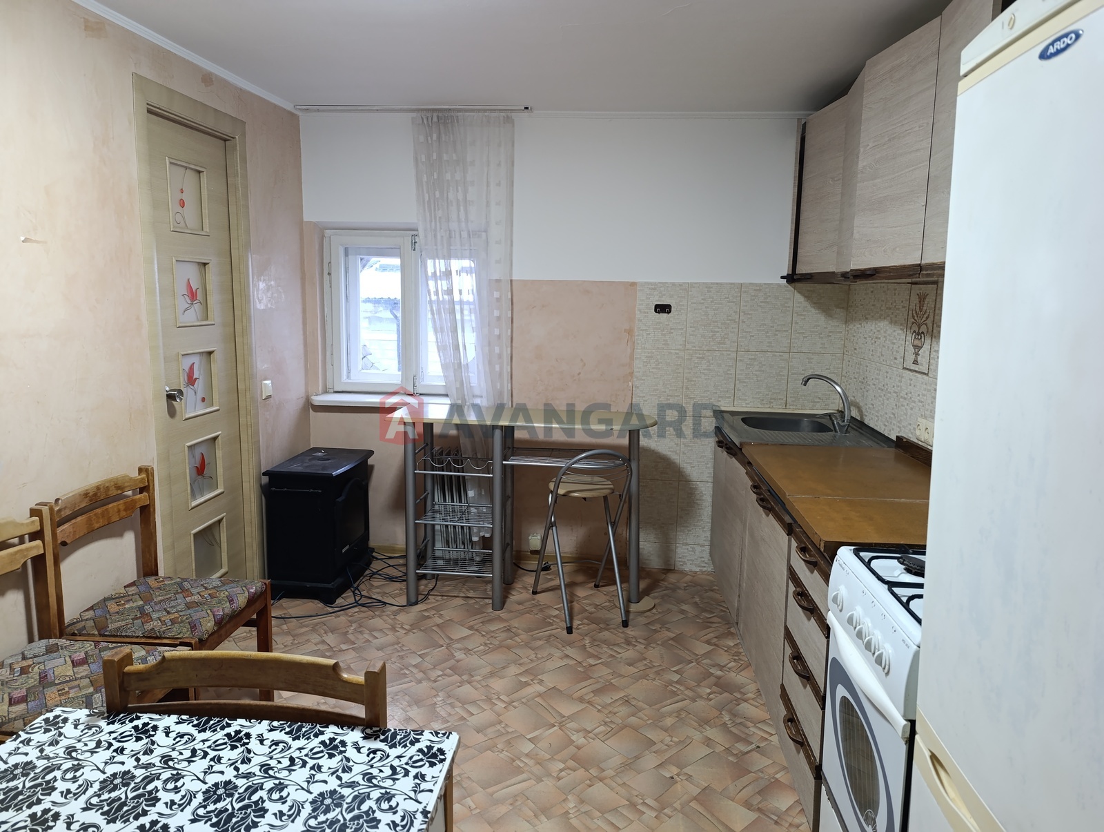 1 ��. ��������, 46,3/24,3/10,5 ��. �., 5/5 ������ ���� 6