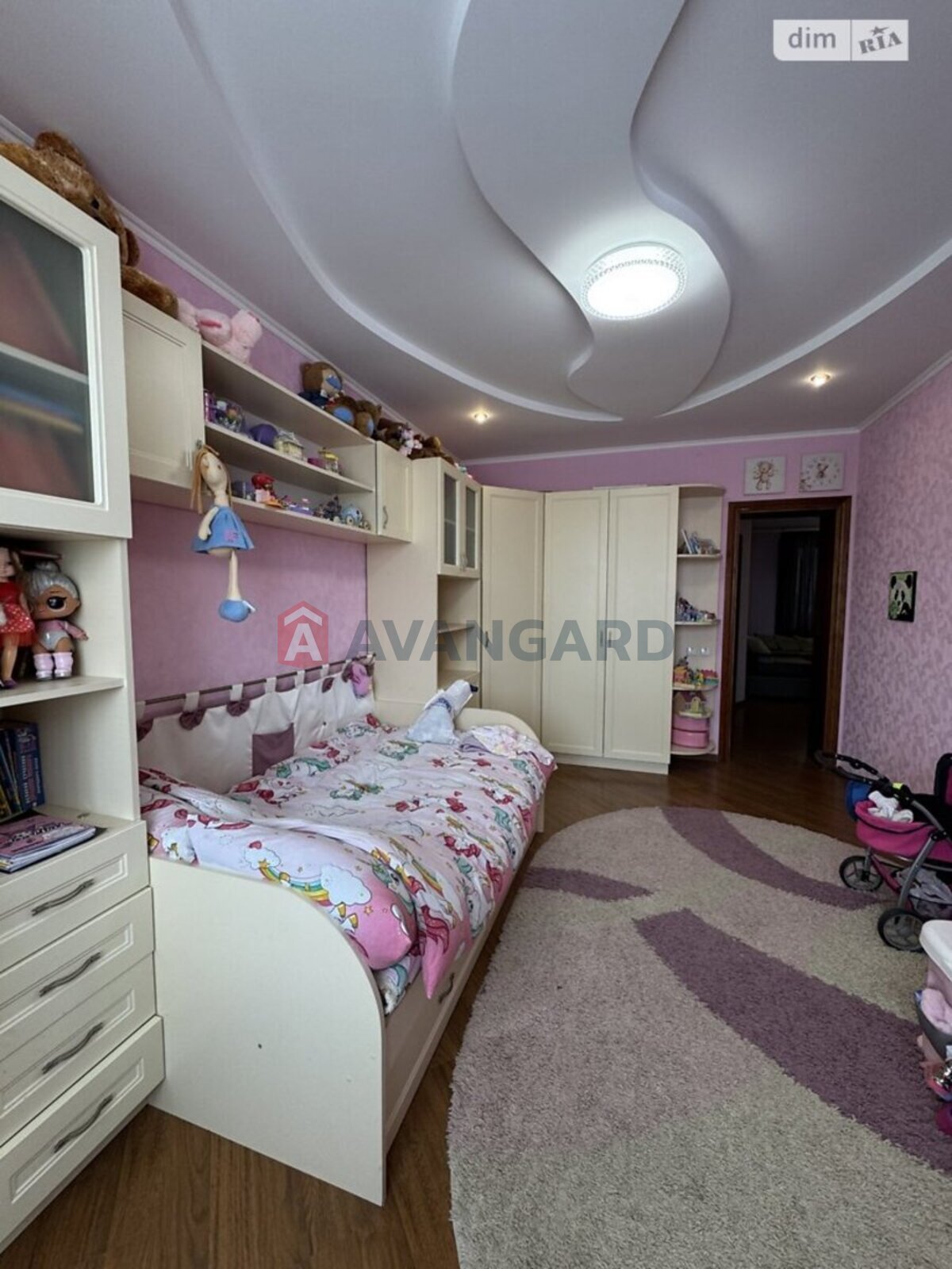 3 ��. ��������, 89/-/13 ��. �., 8/9 ������ ���� 18