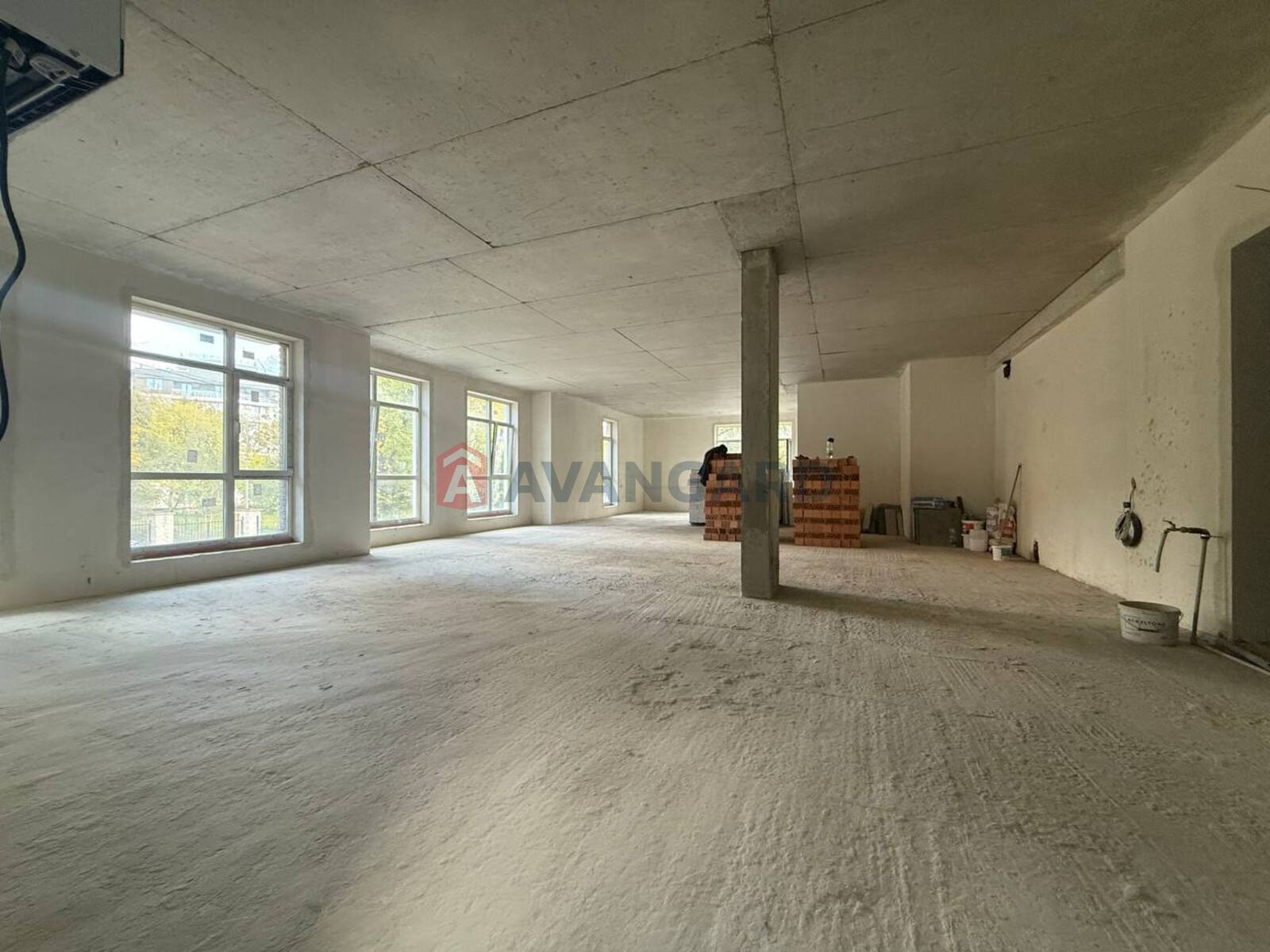 2 ��. ��������, 121/77/43 ��. �., 1/5 ������ ���� 14