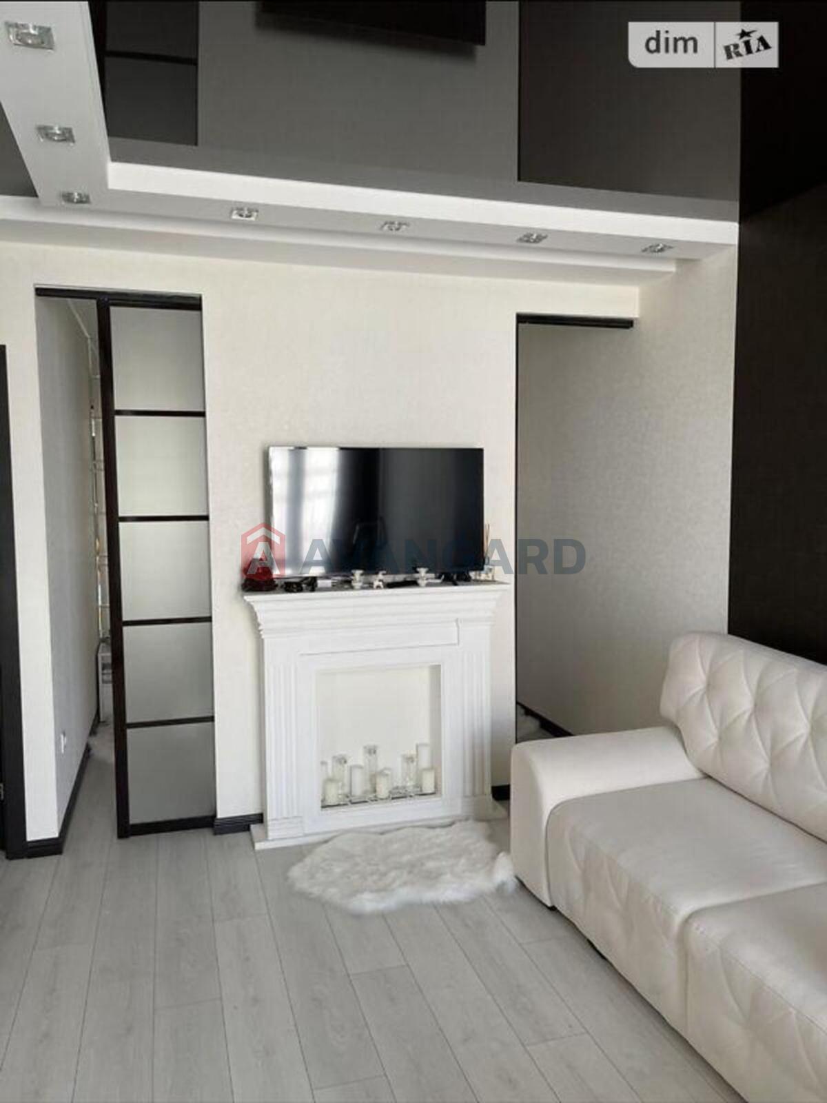 1 ��. ��������, 60/-/15 ��. �., 8/11 ������ ���� 3