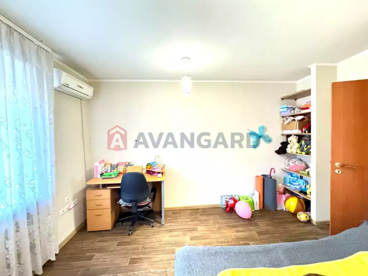 4 ��. ��������, 81/-/- ��. �., 1/10 ������ ���� 12