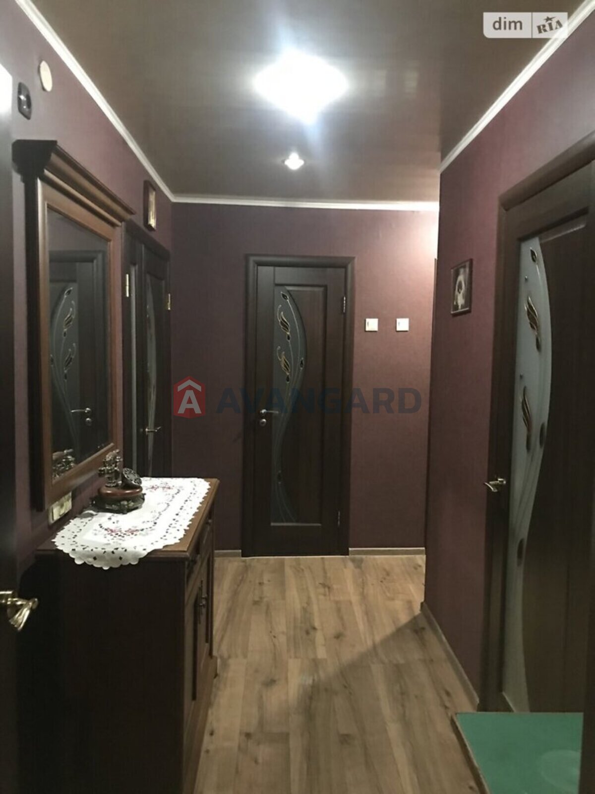 2 ��. ��������, 52/32/8 ��. �., 4/5 ������ ���� 25