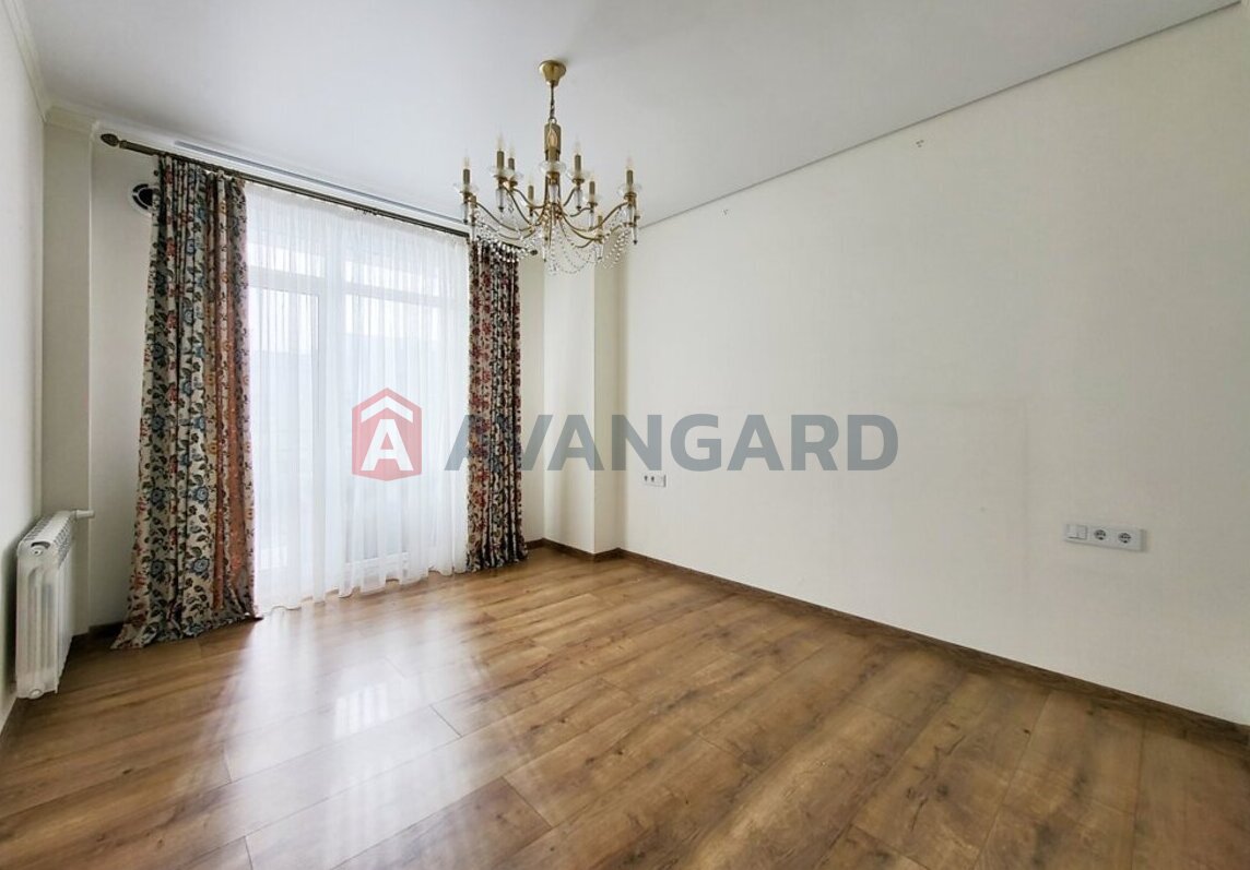 3 ��. ��������, 82/43/12 ��. �., 7/7 ������ ���� 8