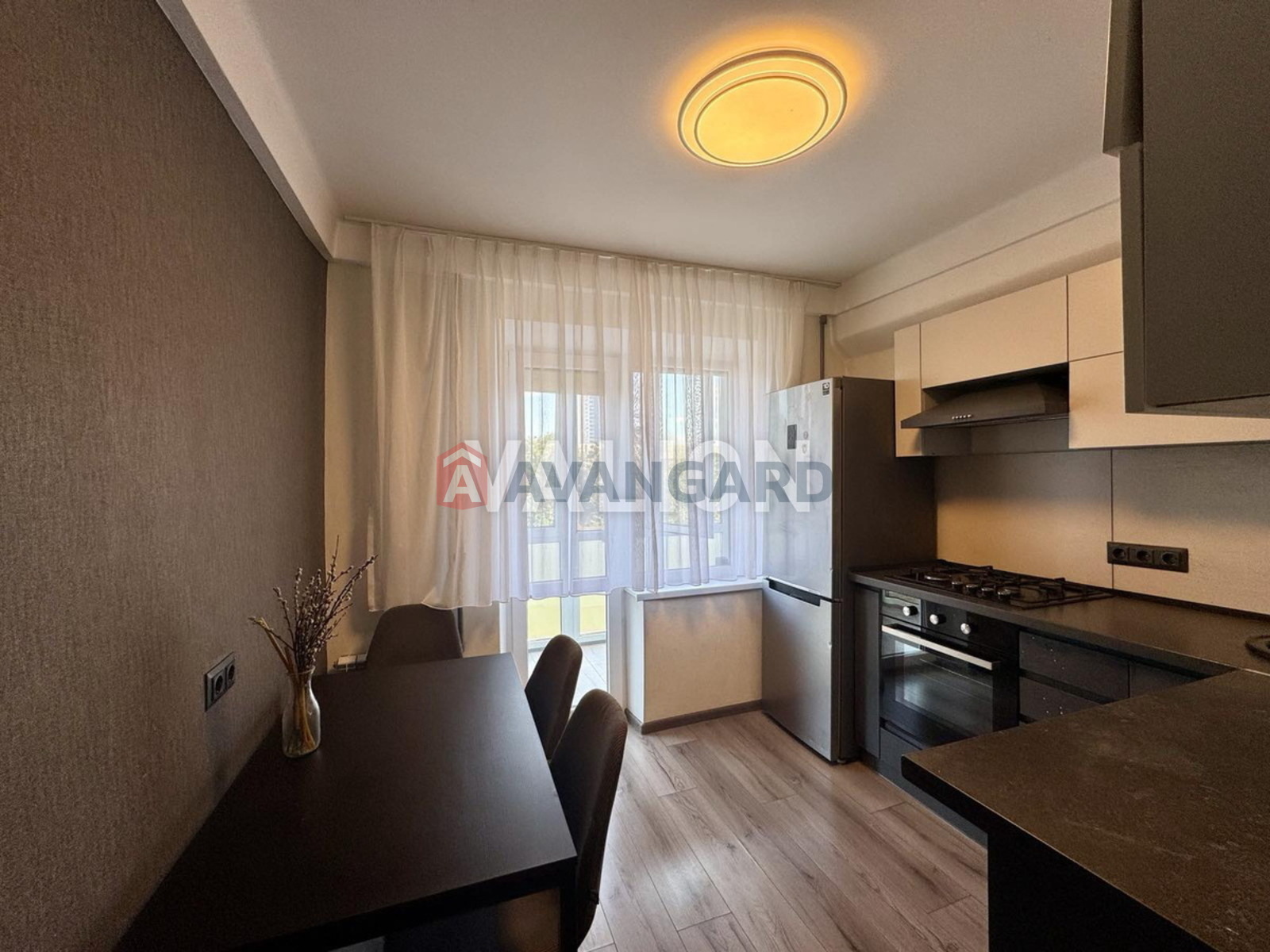 1 ��. ��������, 40/18/8 ��. �., 4/9 ������ ���� 6