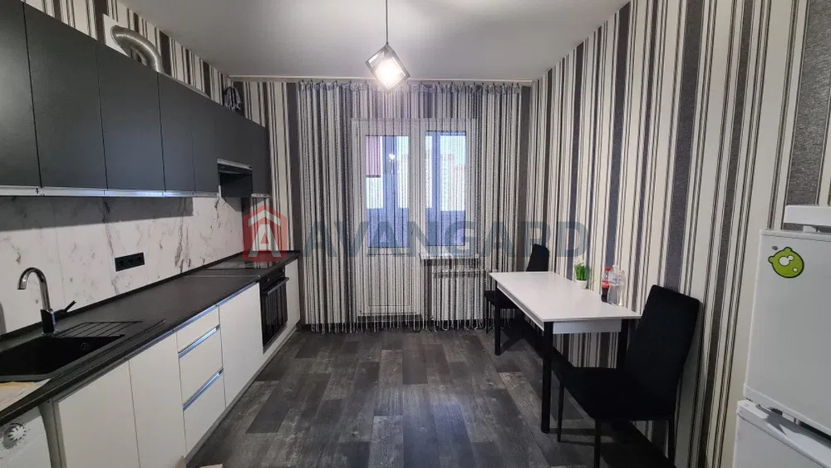 1 ��. ��������, 41/-/11 ��. �., 14/25 ������ ���� 8