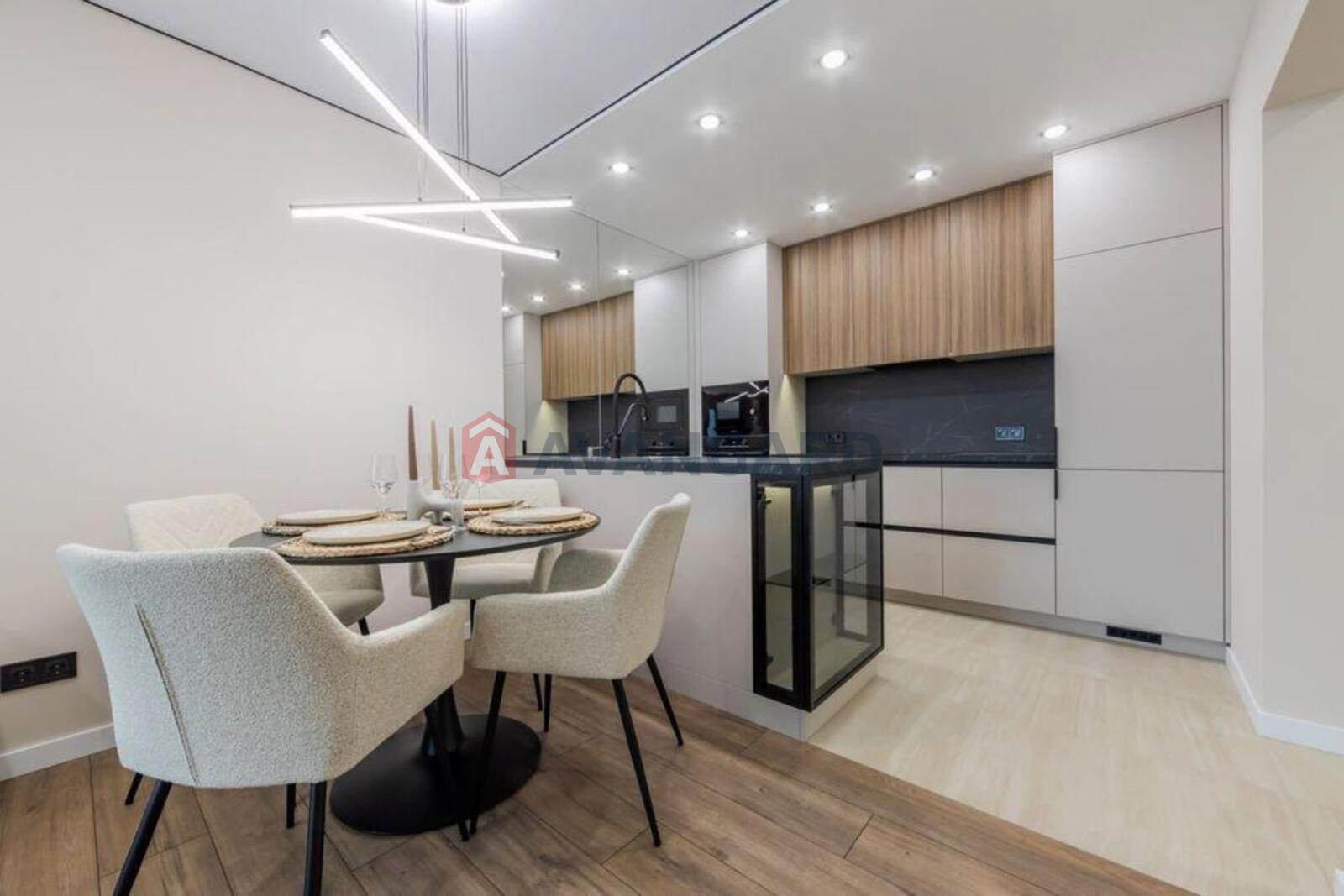 2 ��. ��������, 60/-/20 ��. �., 11/21 ������ ���� 18