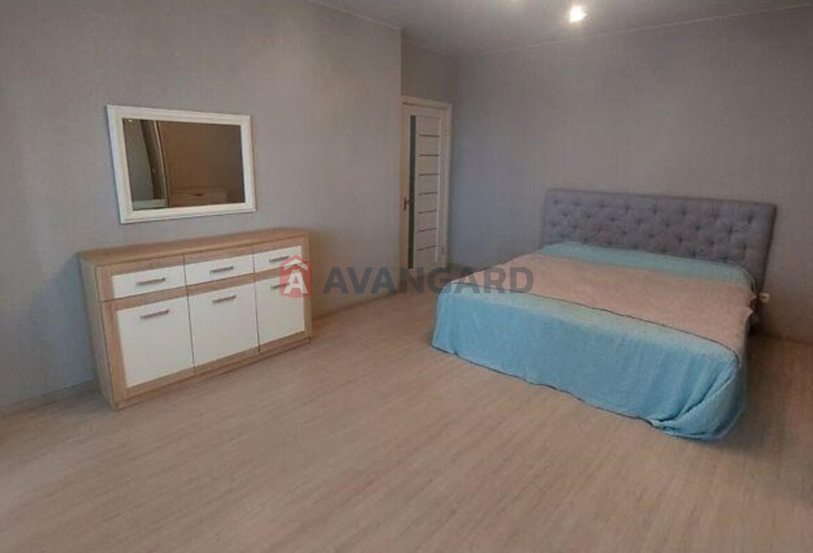 2 ��. ��������, 81/-/- ��. �., 17/25 ������ ���� 8