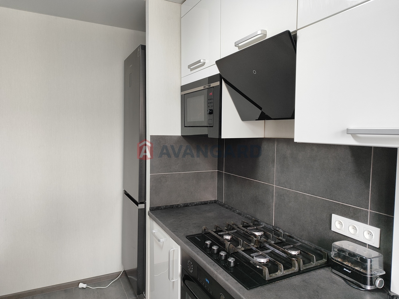 2 ��. ��������, 48/-/- ��. �., 9/10 ������ ���� 3