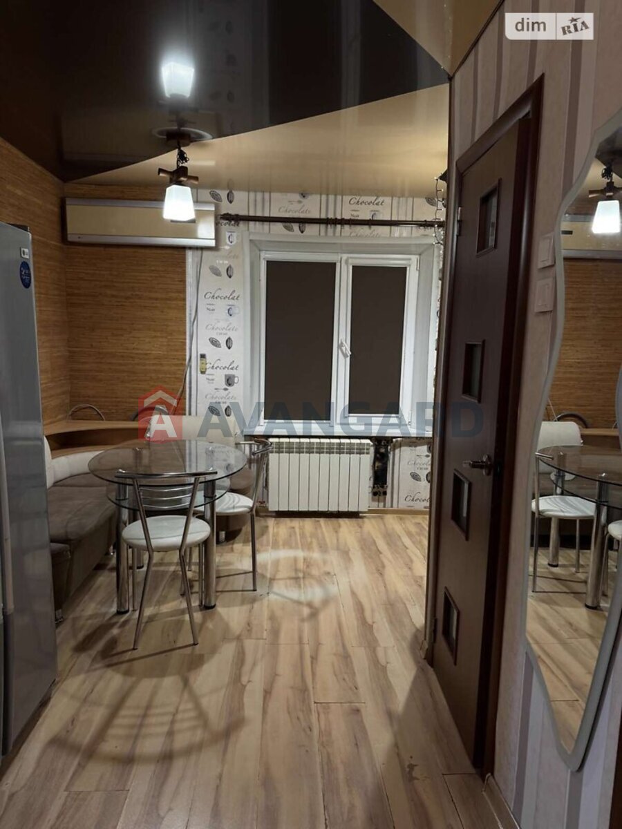 3 ��. ��������, 70/-/15 ��. �., 9/9 ������ ���� 7