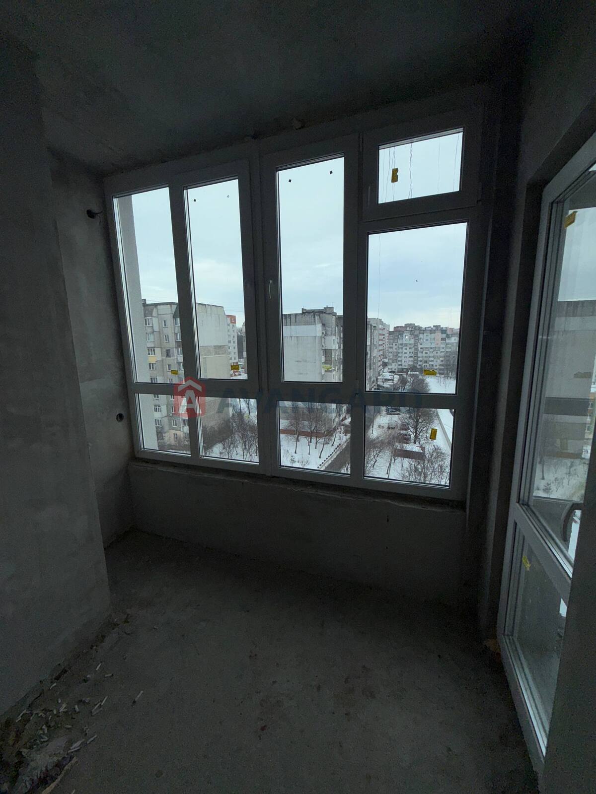 1 ����. ��������, 47.5/18.4/17.4 ��. �., 9/9 ���� ���� 8