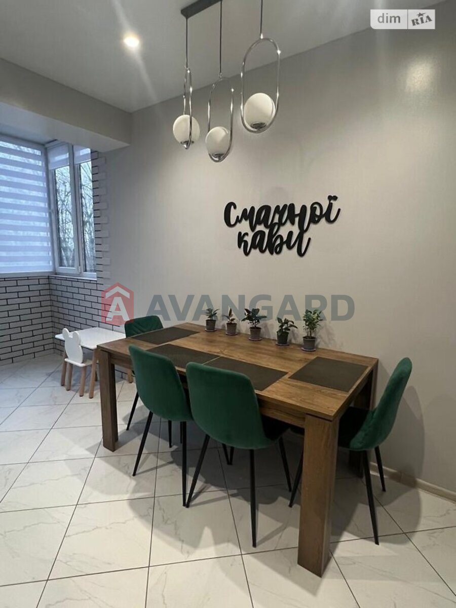 2 ����. ��������, 68/-/- ��. �., 5/5 ���� ���� 5