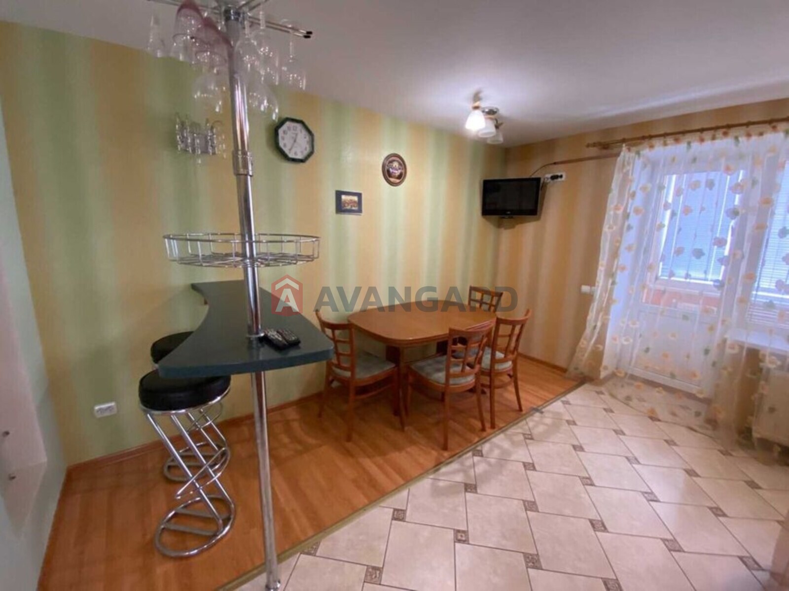 3 ��. ��������, 102/-/18 ��. �., 8/10 ������ ���� 11