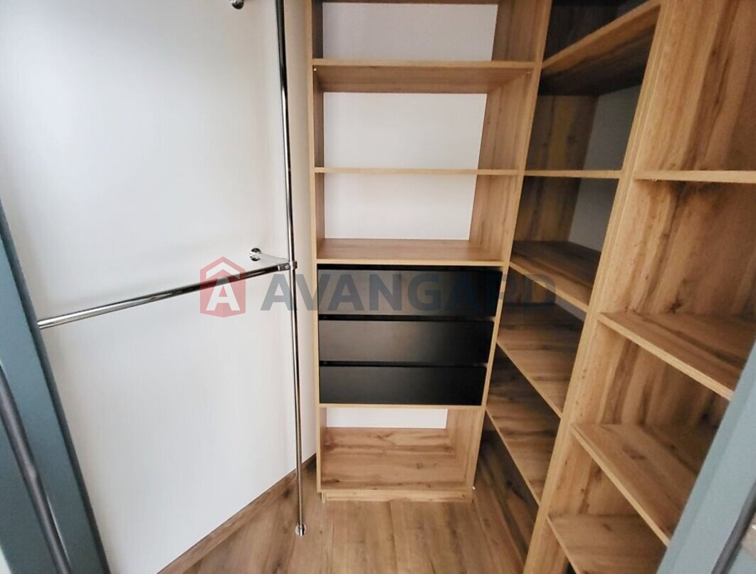 3 ��. ��������, 82/43/12 ��. �., 7/7 ������ ���� 11