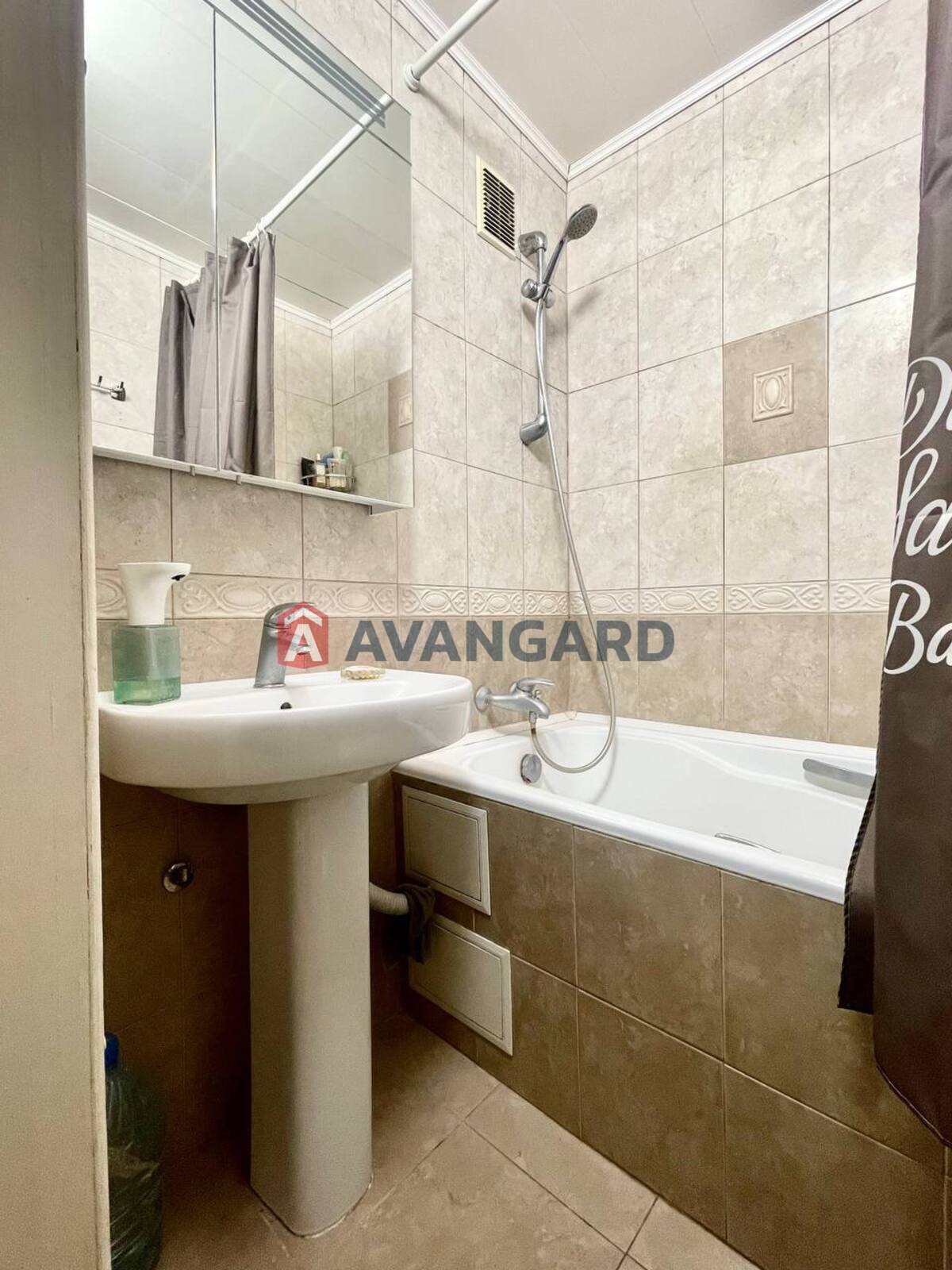 3 ����. ��������, 83.7/51,2/20 ��. �., 4/16 ���� ���� 5