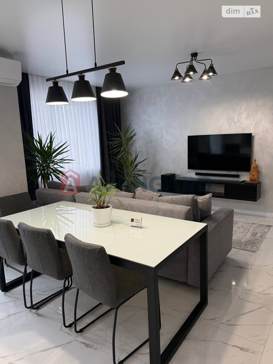 3 ��. ��������, 91/57/18 ��. �., 9/9 ������ ���� 13