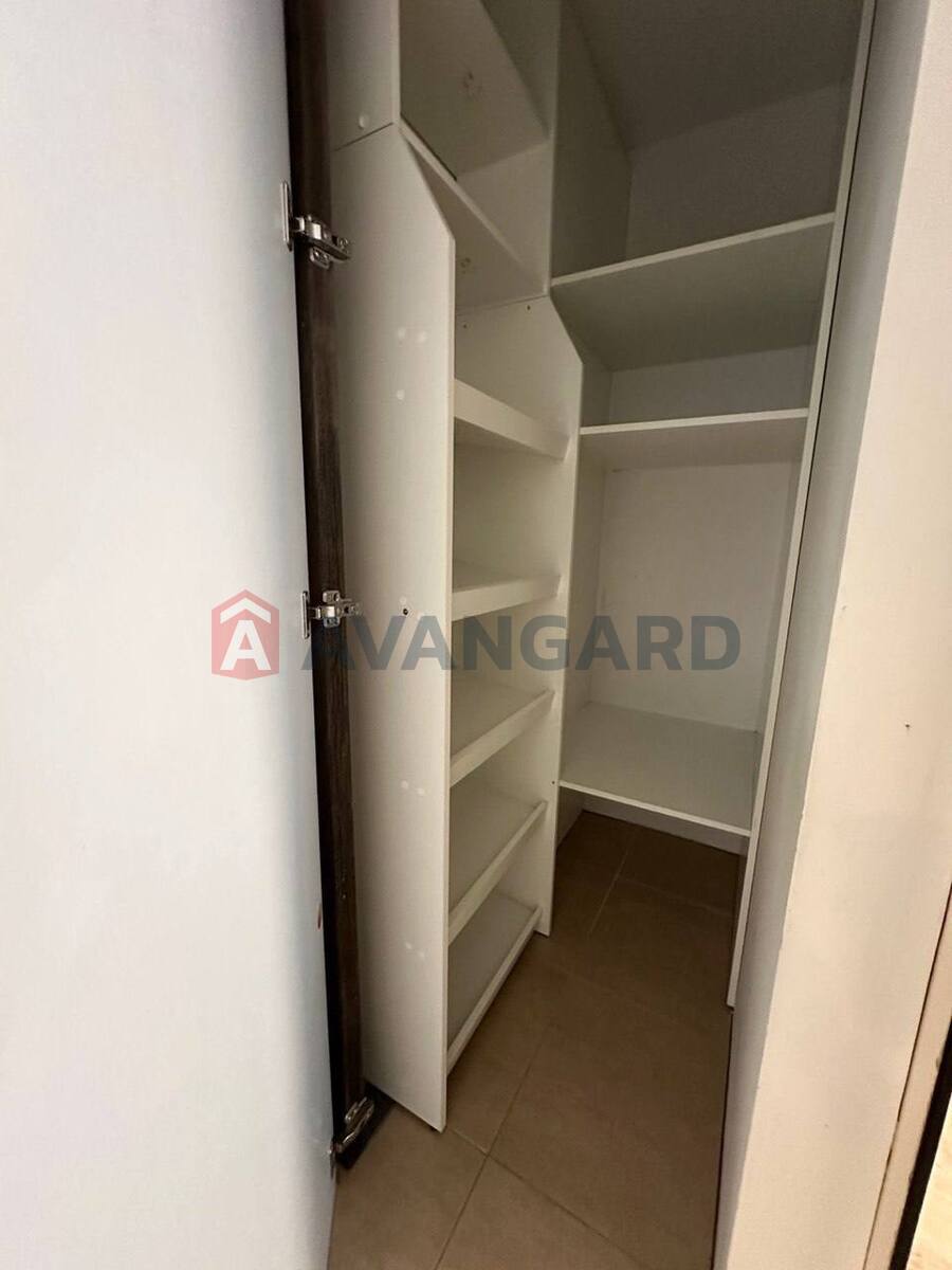 3 ��. ��������, 100/-/- ��. �., 7/22 ������ ���� 13