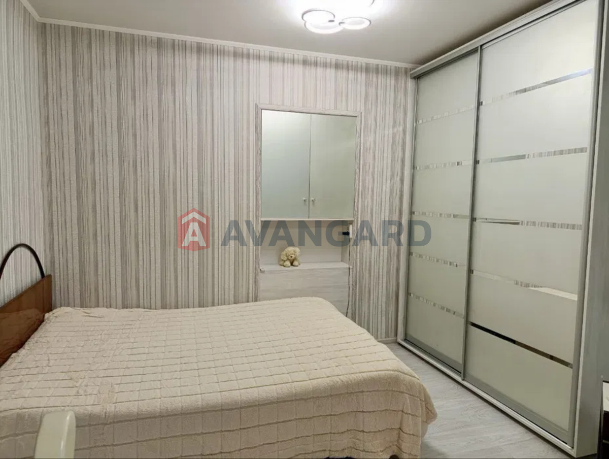 1 ��. ��������, 33/-/8 ��. �., 5/5 ������ ���� 10