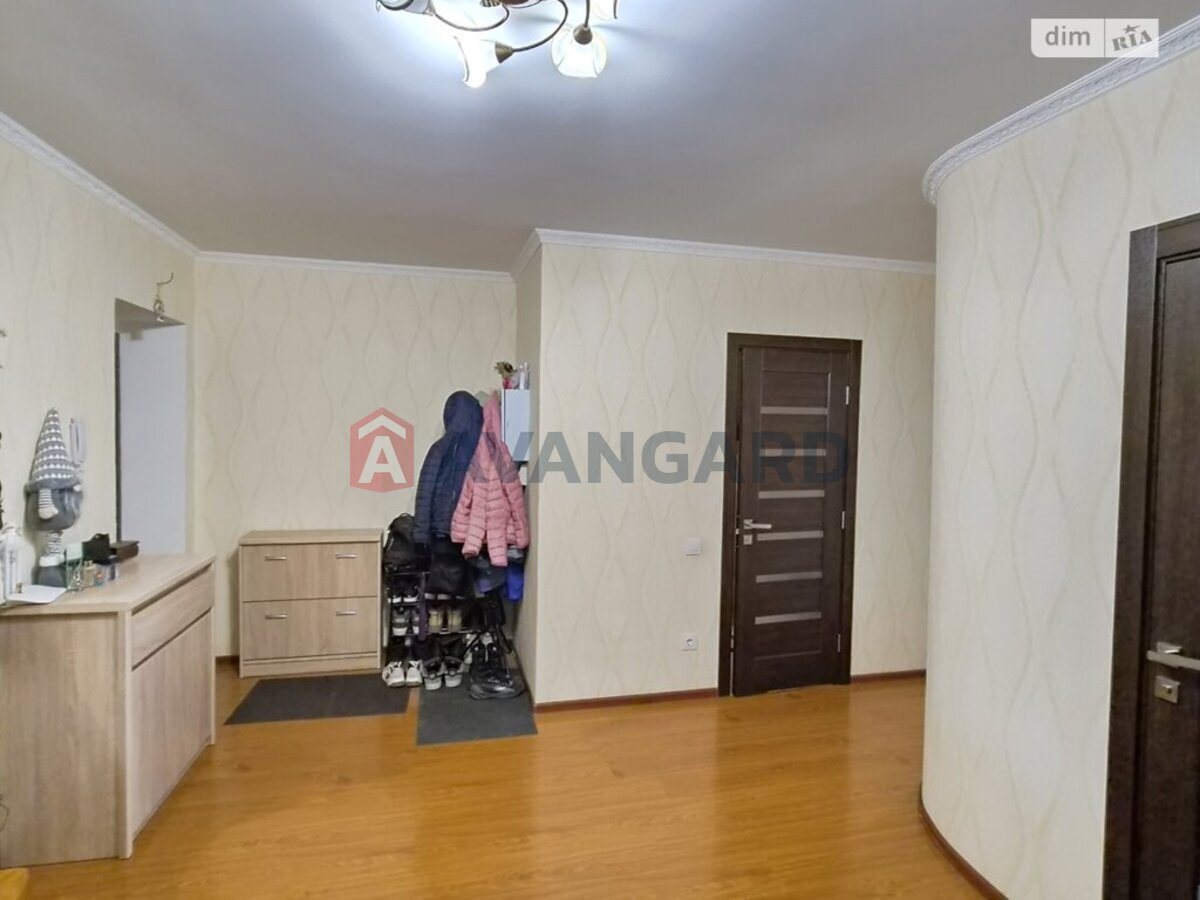 2 ��. ��������, 92/60/20 ��. �., 3/9 ������ ���� 18