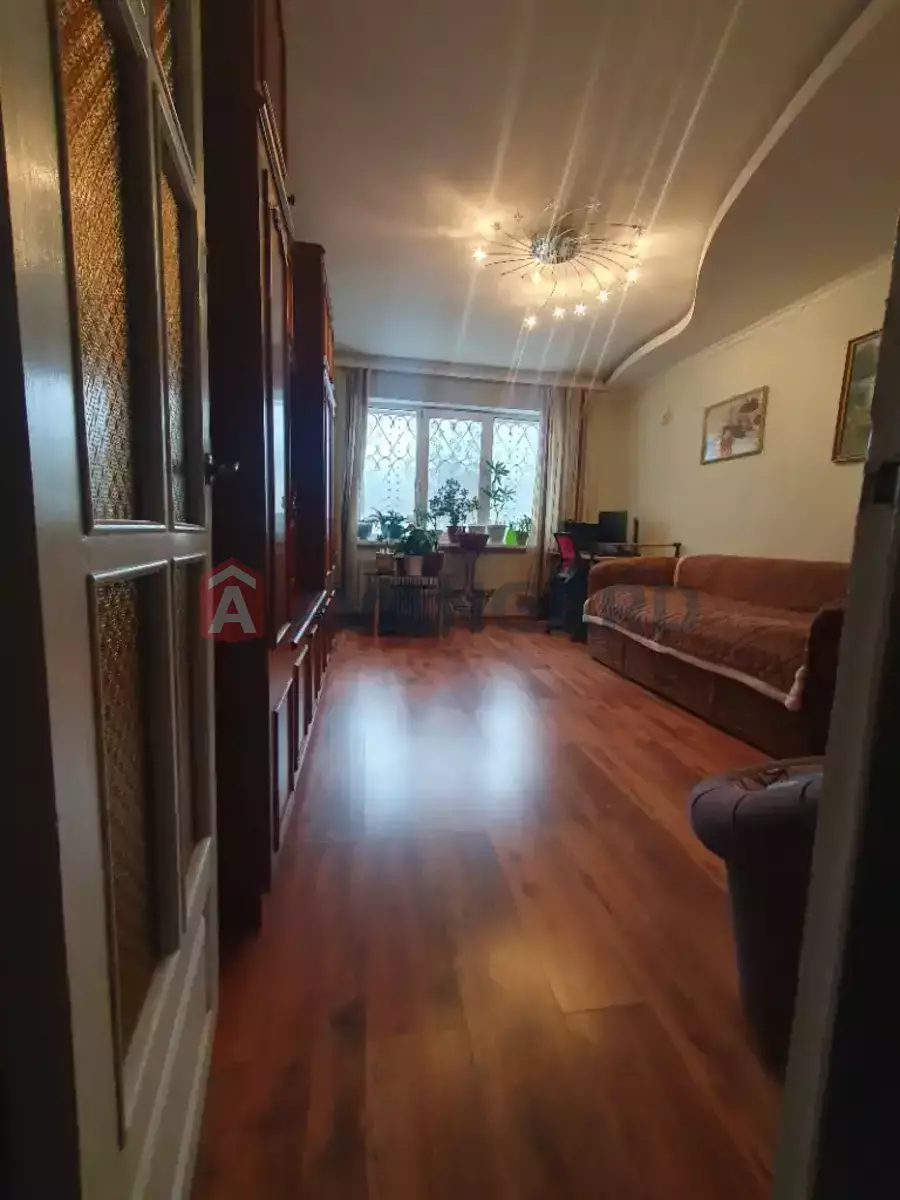 3 ��. ��������, 63/38/8 ��. �., 2/9 ������ ���� 10