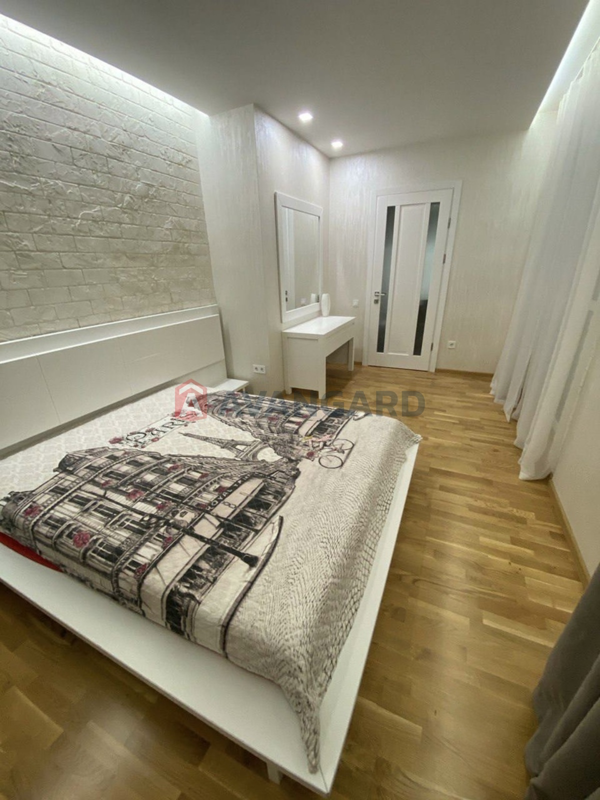 2 ��. ��������, 84/35/37 ��. �., 5/25 ������ ���� 15