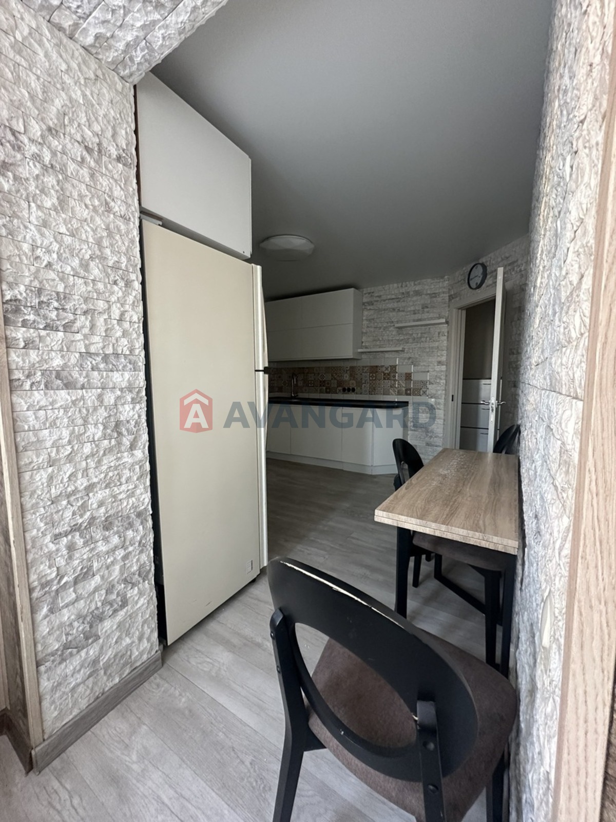 3 ��. ��������, 83/34/18 ��. �., 10/11 ������ ���� 21