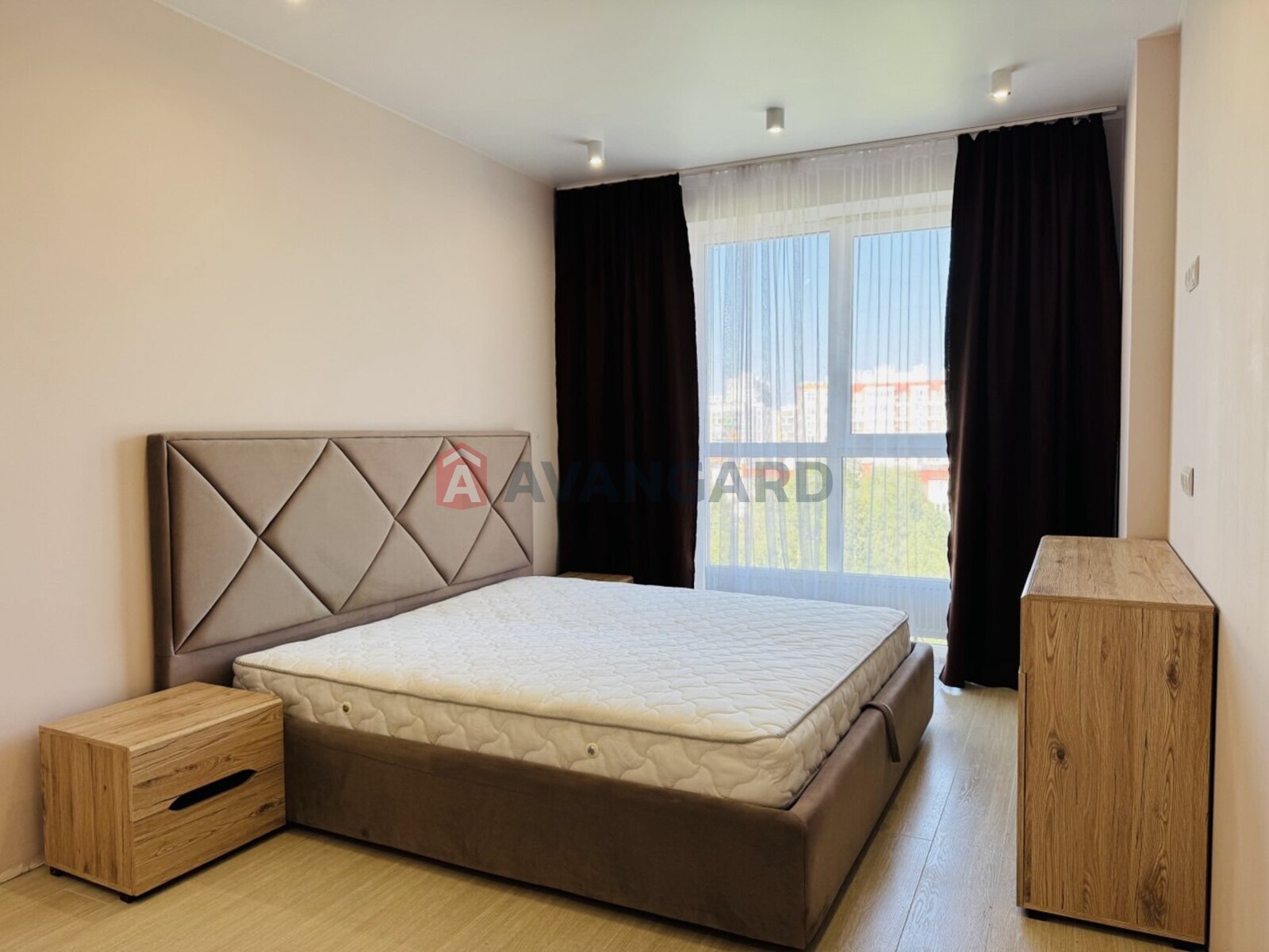 1 ��. ��������, 36/16/10 ��. �., 8/10 ������ ���� 3