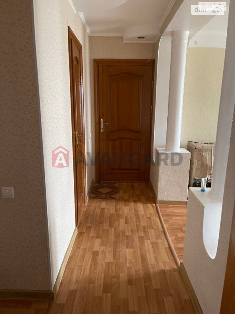 3 ��. ��������, 69/40/9 ��. �., 2/5 ������ ���� 4