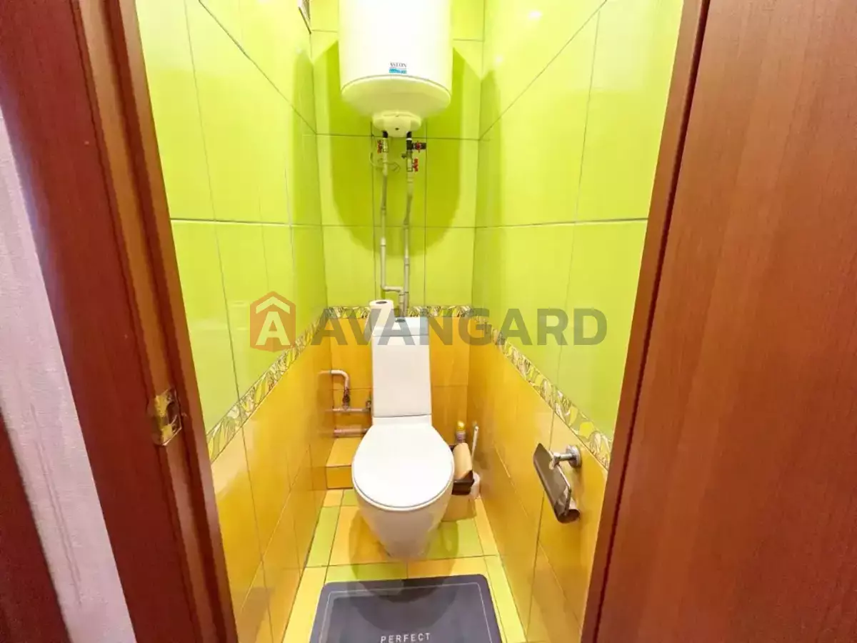 1 ��. ��������, 33/18/6 ��. �., 9/10 ������ ���� 8