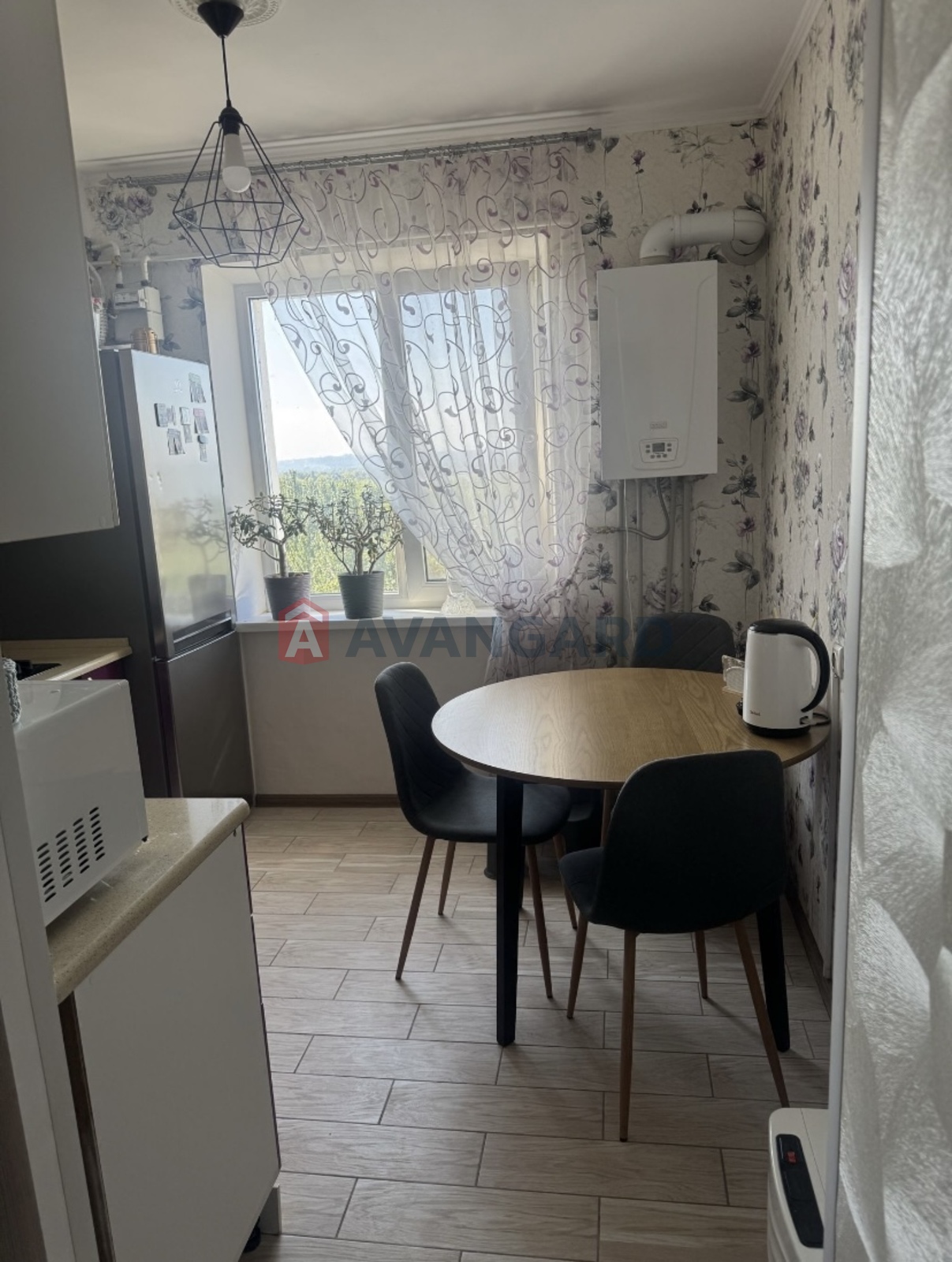 2 ��. ��������, 48/43/12 ��. �., 9/10 ������ ���� 3